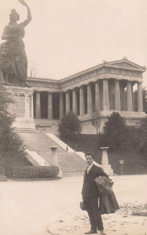 Ο Μίλτος Κουντουράς στο Μόναχο, 1924.