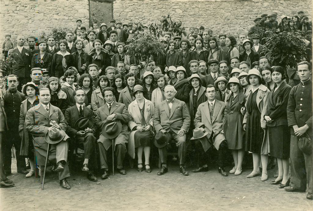 Εκπαιδευτική εκδρομή του Διδασκαλείου Θηλέων Θεσσαλονίκης στη Φλώρινα και στην Έδεσσα από 14 μέχρι 18 Μαϊου 1930.