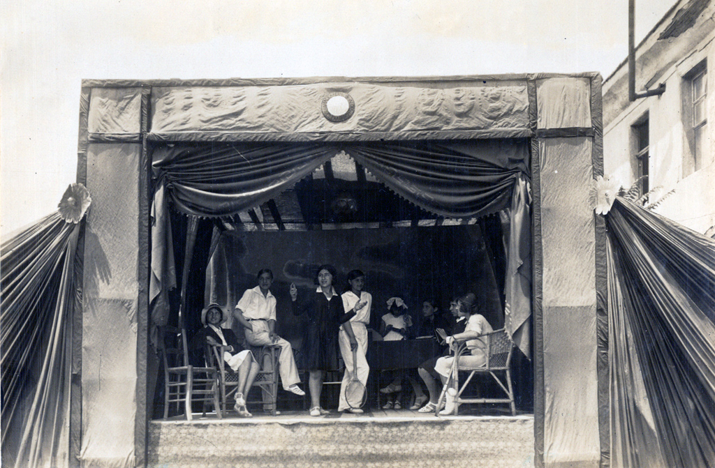 8 Ιουνίου 1930, θεατρικό έργο μαθητριών "Τα τερετίσματα".